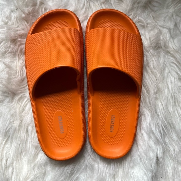 Forever 21 | Textured Almond-Toe Slides - Picture 8 of 12